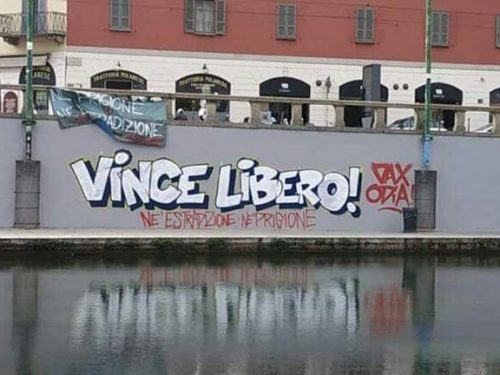 Milano: Presenza solidale davanti al Consolato Francese a Milano in sostegno a Vincenzo