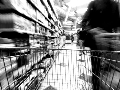 Atene, Grecia: Rivendicazione per il danneggiamento di alcune confezioni di prodotti di origine animale nei supermercati